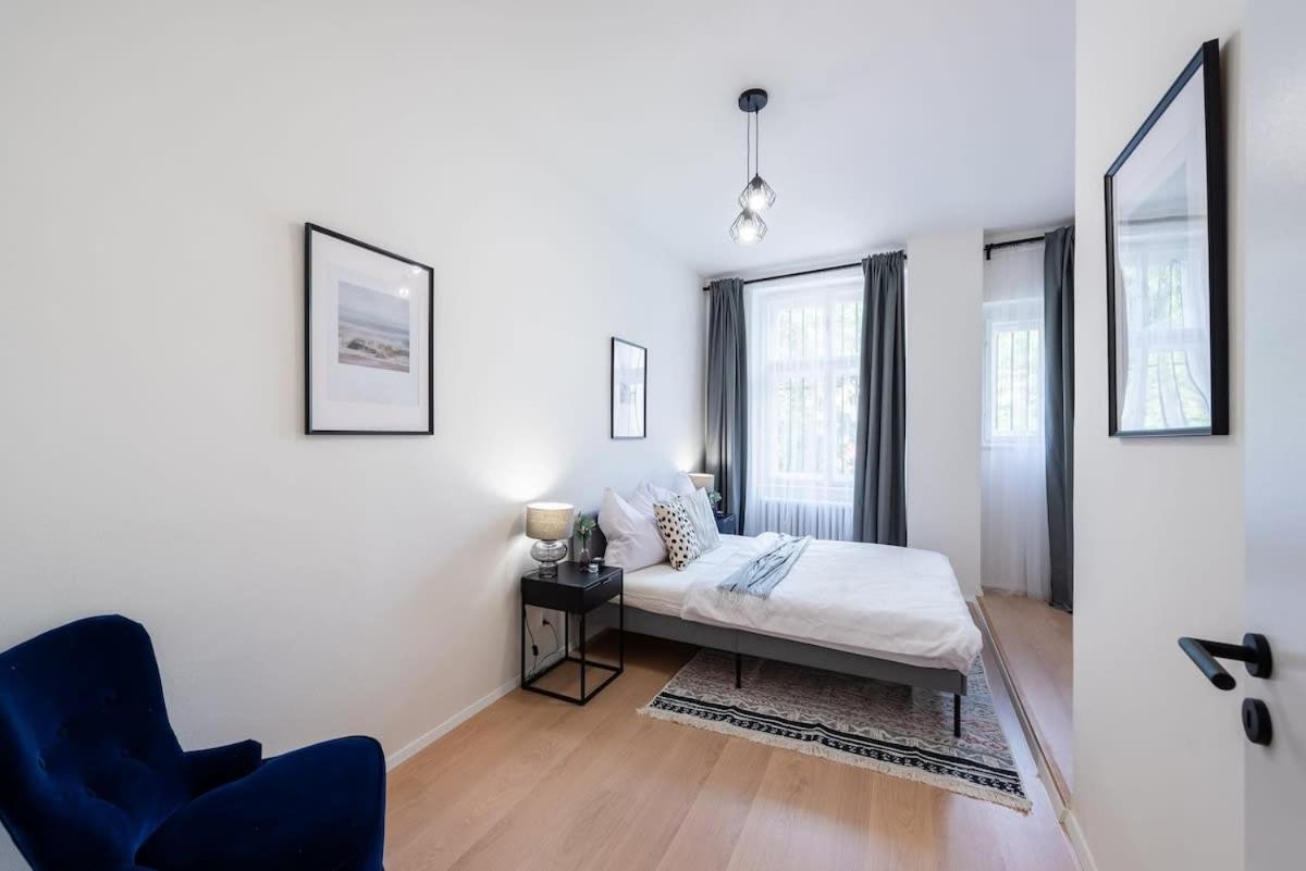 Apartment Urban 2br Haven With Sofa Bed In Prague