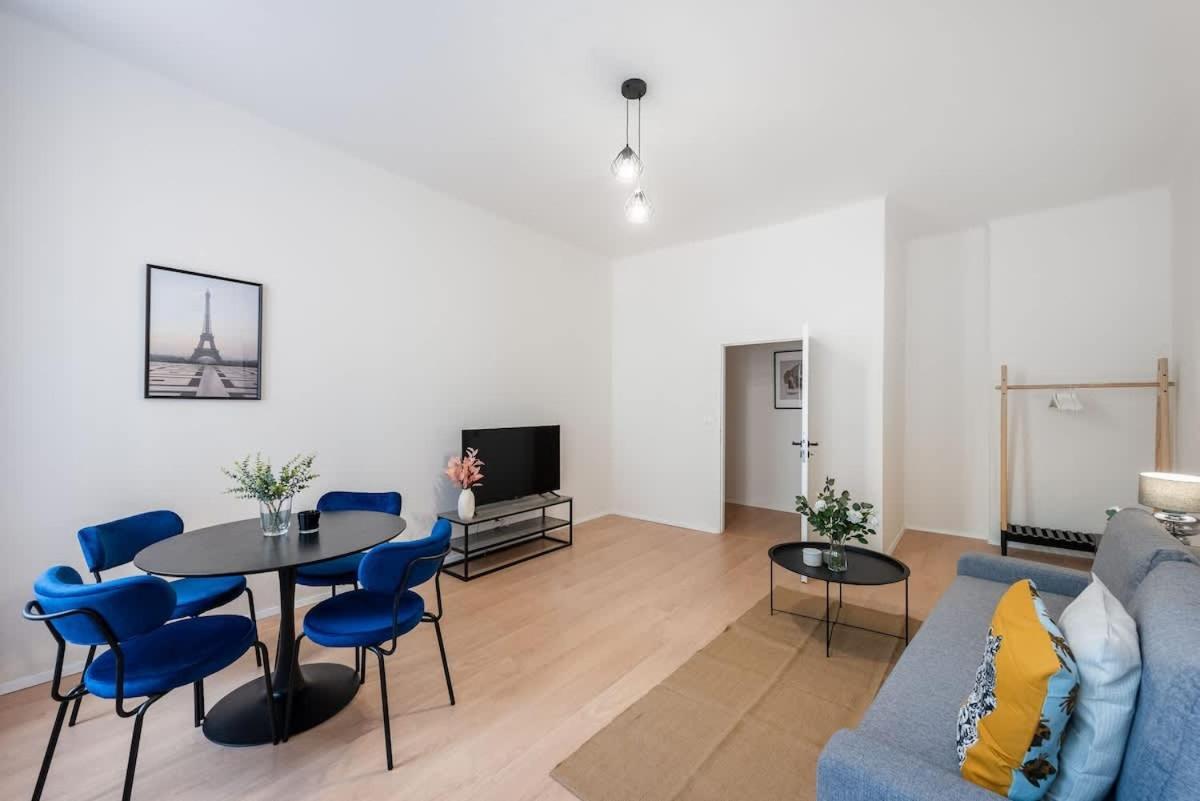 Apartment Urban 2br Haven With Sofa Bed In Prague
