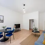 Urban 2Br Haven With Sofa Bed In Central Prague