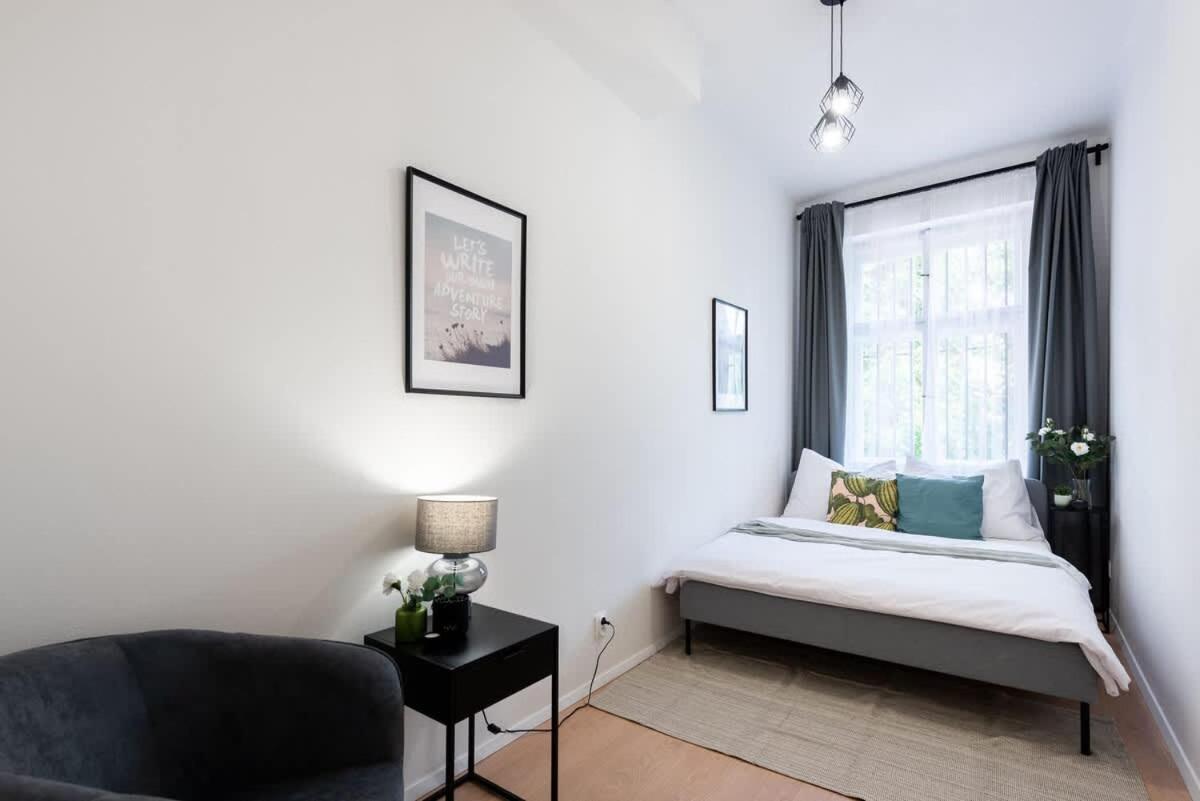 Urban 2br Haven With Sofa Bed In * Prag